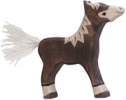 Holztiger Fohlen dunkelbraun stehend