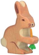 Holztiger Hase mit Karotte