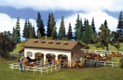Vollmer H0 Reitstall mit Pferdekoppel und Pferden